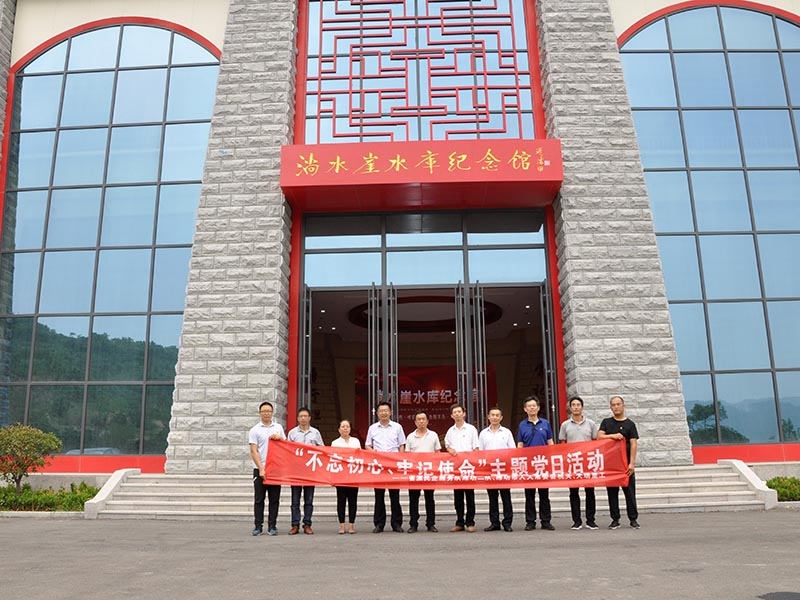 濰坊市人大常委會機關黨委與濰坊天瑞重工有限公司黨支部聯(lián)合開展主題黨日活動