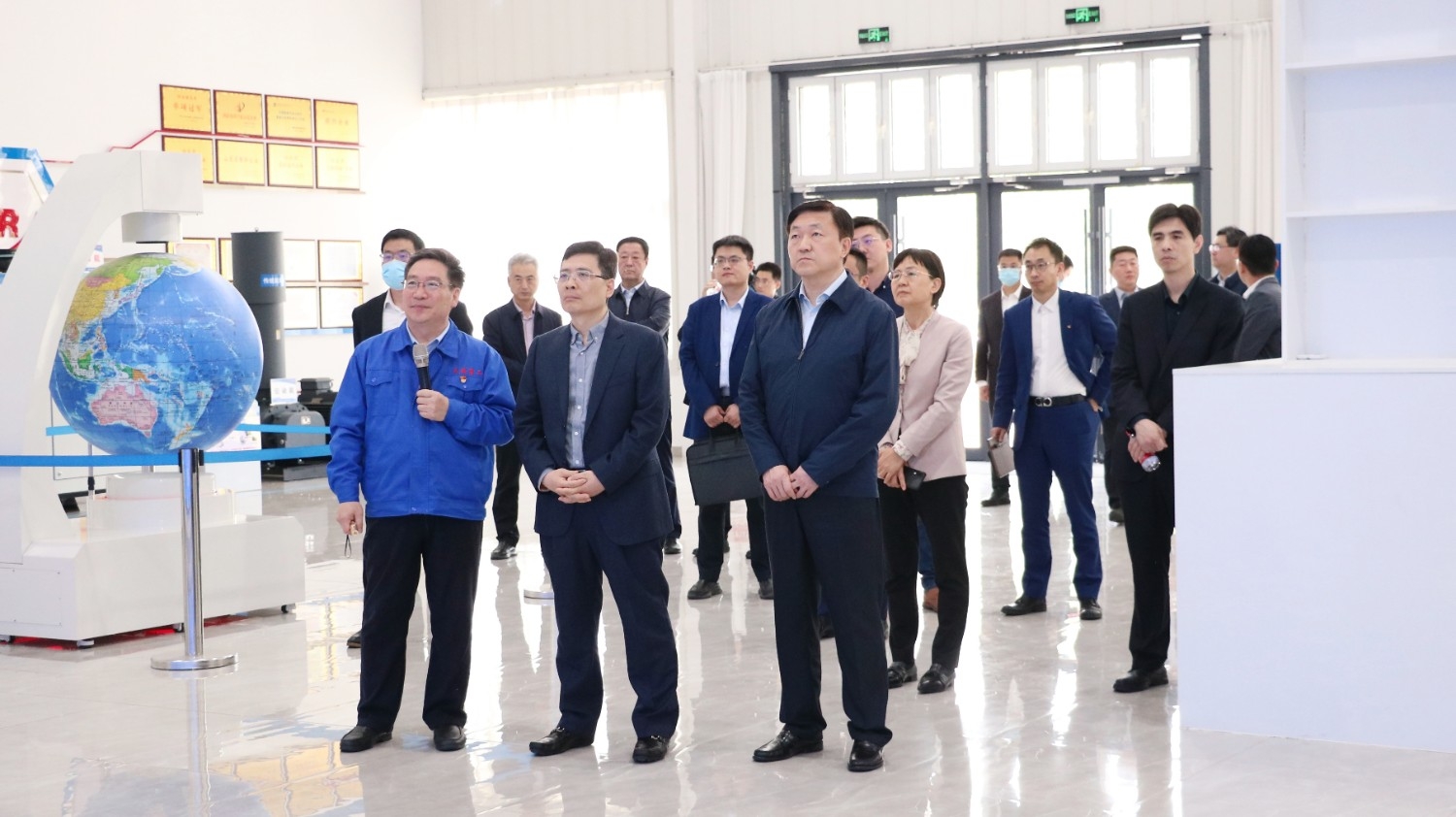 海爾集團(tuán)黨委書記、董事局主席、首席執(zhí)行官周云杰蒞臨天瑞重工考察
